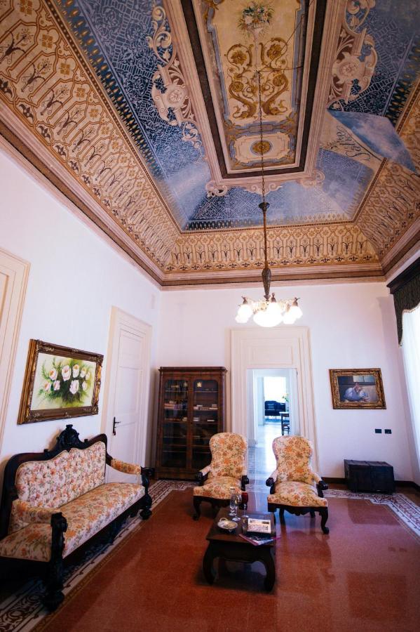 Готель Palazzo Scarciglia Мінервіно-ді-Лечче Екстер'єр фото
