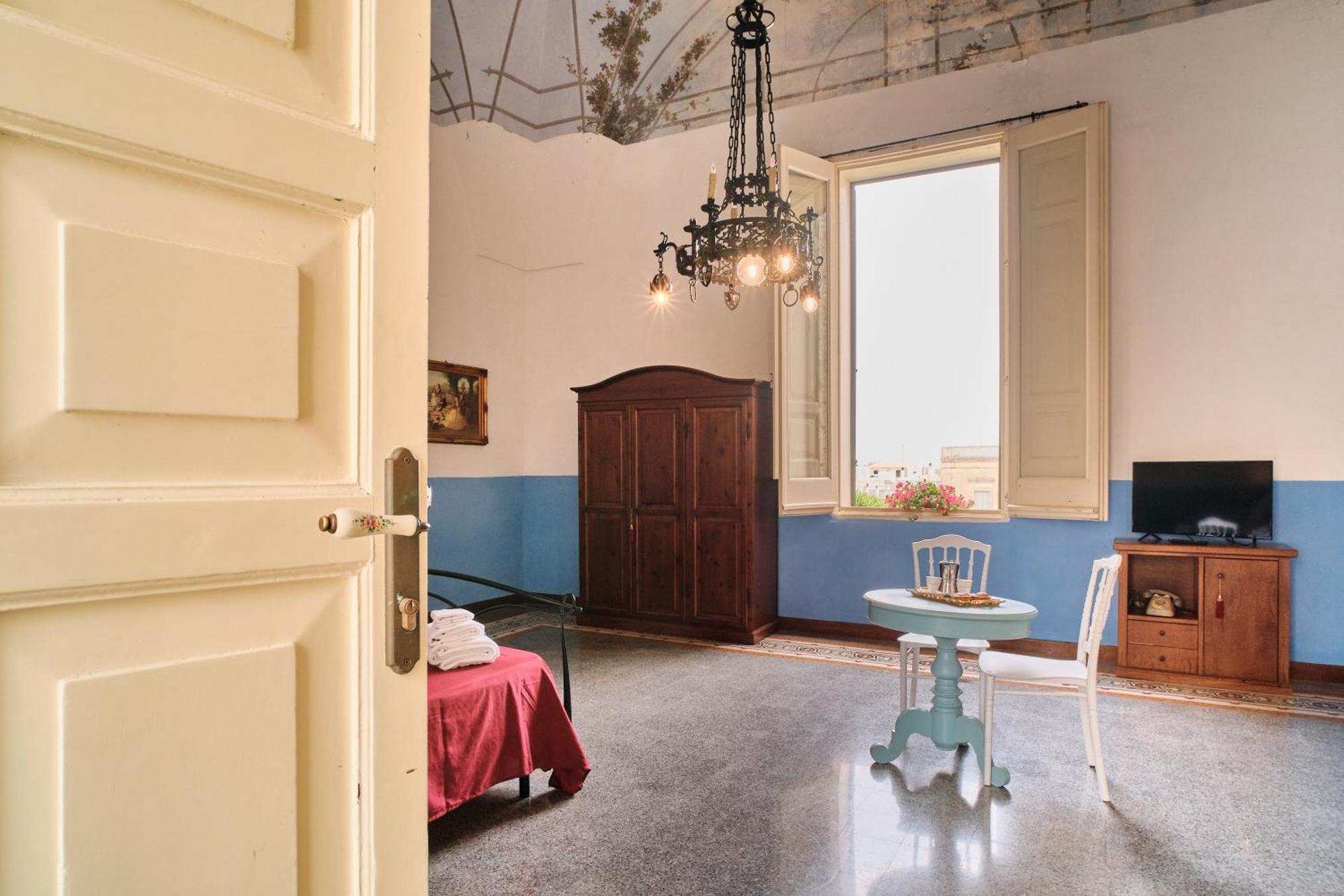 Готель Palazzo Scarciglia Мінервіно-ді-Лечче Екстер'єр фото